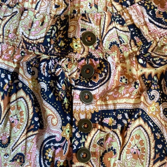 Loose and airy pants from Anthropology. Elastic waist and around ankle - Picture 3 of 7